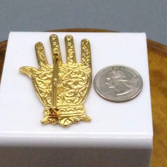 Ornate Victorian Hand Brooch, Vintage Gold Tone Lapel Pin - Picture 4 of 4